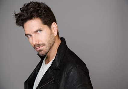Arap Bethke, ‘Club de Cuervos’: 5 Datos Curiosos que Tienes que Saber