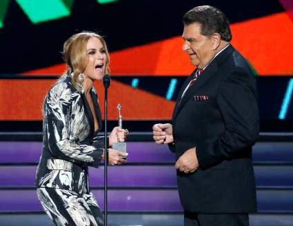VÍDEO – Premios Tu Mundo 2015: Homenaje a Don Francisco