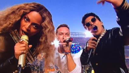 VER: Coldplay, Beyoncé y  Bruno Mars Cantan Juntos en el Medio Tiempo del Super Bowl 2016