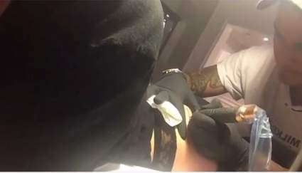 VIDEO: Kylie Jenner Tatúa su Trasero por Snapchat