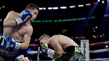 VER: Canelo Álvarez Noquea a Liam Smith