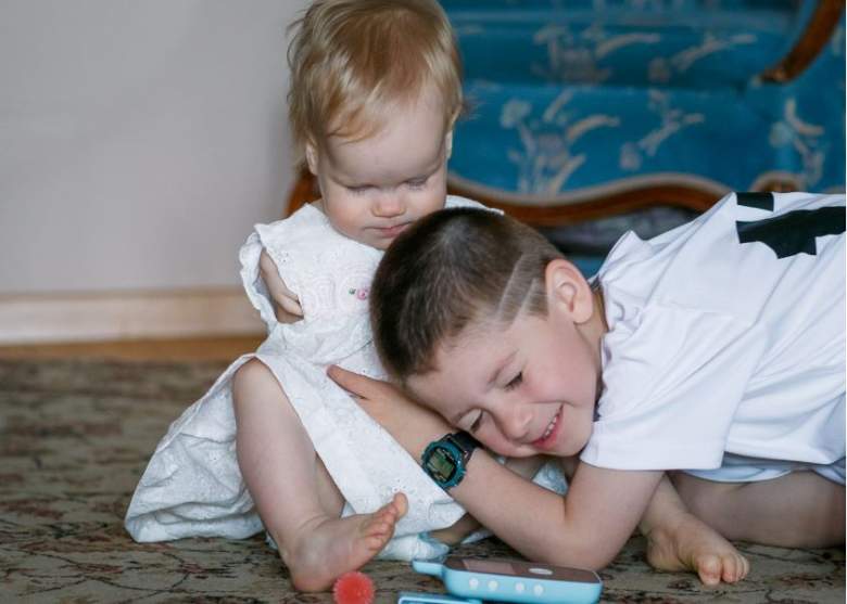 La familia de la pequeña Vasilina ha hecho un esfuerzo porque la pequeña lleve una vida normal (Foto Pravmir RU)