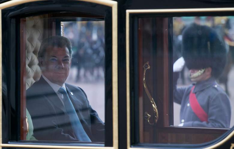 El príncipe Felipe de Gran Bretaña, el duque de Edimburgo, la primera dama de Colombia María Clemencia de Santos, la reina británica Elizabeth II y el presidente colombiano Juan Manuel Santos. (Getty)