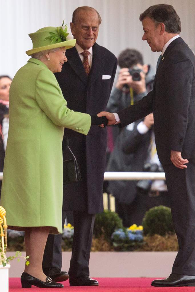 The Queen And Duke Of Edinburgh Welcome President Santos Of Colombia And Mrs Santos El príncipe Felipe de Gran Bretaña, el duque de Edimburgo, la primera dama de Colombia María Clemencia de Santos, la reina británica Elizabeth II y el presidente colombiano Juan Manuel Santos. (Getty)