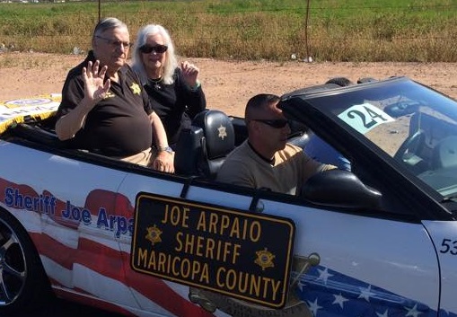 Joe Arpaio encabezando una caravana por el condado de Maricopa. Foto: )(Facebook: real.Joe.arpaio)) 