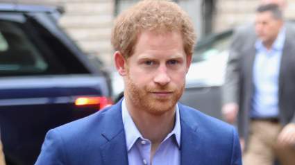 HOT: Príncipe Harry Encanta en Traje Azul!