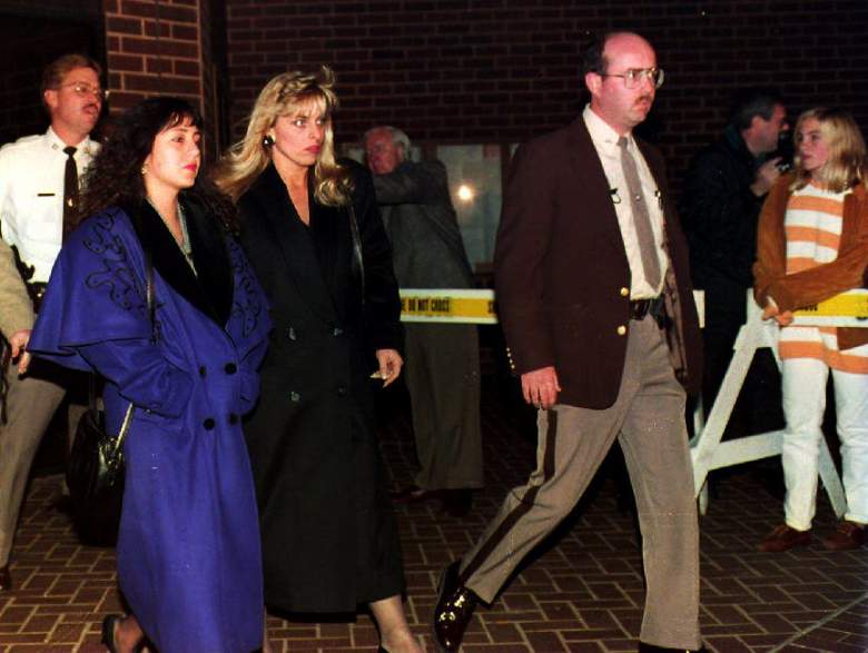 Lorena Bobbitt (L) leaves the courthouse with an u