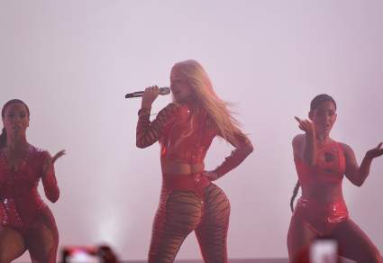 Iggy Azalea muestra su trasero en Premios Juventud 2017 [FOTOS]