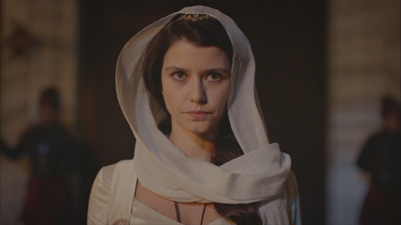 ¿Por qué cambiaron a la rubia Anastasia por otra actriz en “La Sultana”?, Beren Saat,