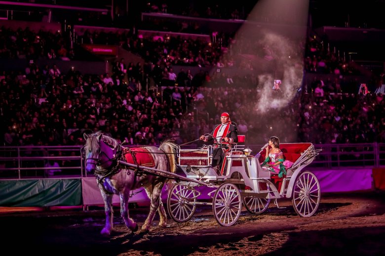 Pepe Aguilar y su familia : Las fotos que tienes que ver, Aguilar y su familia Show de Jaripeo Sin Fronteras, Angela Aguilar , hijos, hijas, esposa