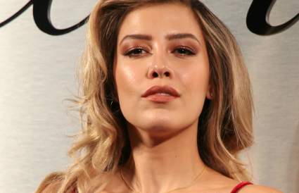 Botan a la hija de Luis Miguel de restaurante por hablar español