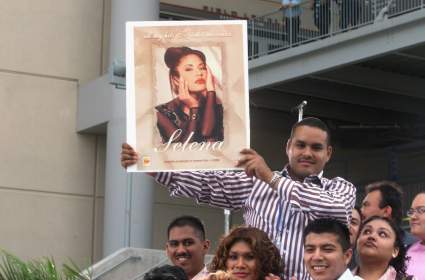 Viudo de Selena Quintanilla saca a la luz la foto del día que se escaparon y se casaron