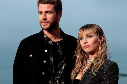 ¿Quién es la mujer con la que captaron a Miley Cyrus besándose?