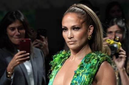 Jennifer López presenta su nuevo perfume: ¿dónde se puede comprar?
