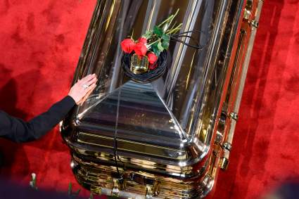 La exesposa de José José responde a quienes la criticaron: ¿qué les dijo?