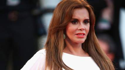 [VÍDEO] Tremendo error de Lucía Méndez al fallar durante un “playback” en vivo