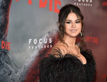Critican a Selena Gómez por un besito: ¿a quién besó?: VIDEO