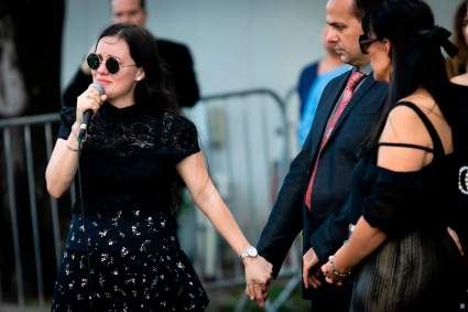 Sarita Sosa y su madre reaparecen con lágrimas en primer aniversario de la muerte de Jose José: ¿Dónde?