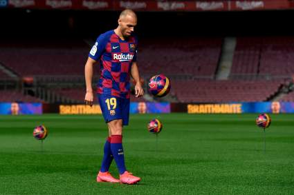 ¡RIDÍCULO! El blooper de Martin Braithwaite al ser presentado en el Barcelona