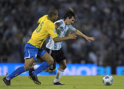 La confesión de un futbolista brasileño: “Nos turnábamos para pegarle a Messi”