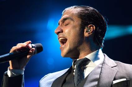 Alejandro Fernández brinda sentido homenaje a Joan Sebastian