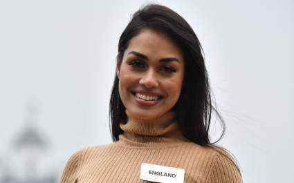 Coronavirus: Miss Inglaterra vuelve a los hospitales para ayudar