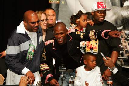 Arrestan a hija de Floyd Mayweather por apuñalar a una joven: ¿fue por celos?