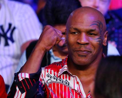 El impactante video de Mike Tyson tirando golpes de puño a los 53 años