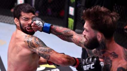 [VÍDEO] El espectacular KO sobre la bocina del luchador Cody Garbrandt