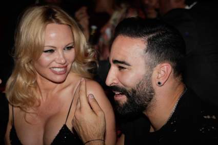 Revelan que Adil Rami y Pamela Anderson “lo hacían 12 veces por noche”: ¿quién destapó su intimidad?