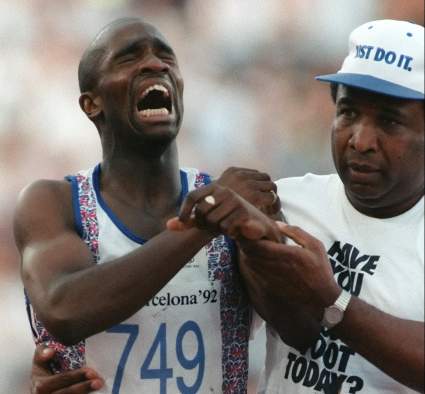 [VÍDEO] Lo que hizo este padre por su hijo te sacará las lágrimas