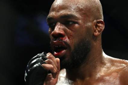 Jon Jones (futuro rival de Mike Tyson), sobre uno de sus rivales: “Es una zo**a”