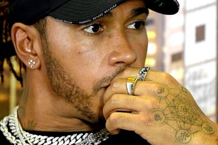 Profundo dolor de Lewis Hamilton por la muerte de su perra: ¿de qué murió Coco?