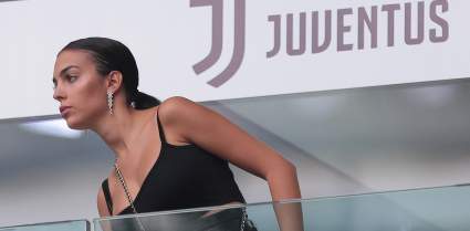 Georgina Rodríguez deslumbra con fotos en bikini desde su yate: sensuales poses y una reacción inesperada