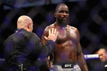 Luchador de UFC confiesa que su corazón “dejó de latir” tras un brutal nocaut: ¿qué le ocurrió después del combate?