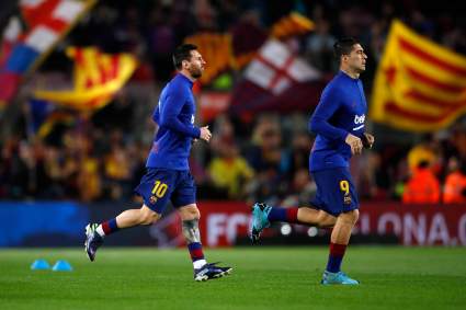 [VIDEO] Hinchas del Real Madrid acosaron a Messi y Suárez en la playa: ¿qué pasó?