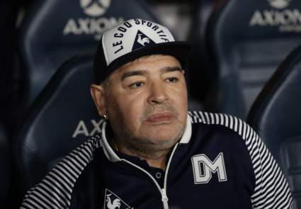 El espectacular nuevo carro ilegal de Maradona. ¿Cuánto cuesta?