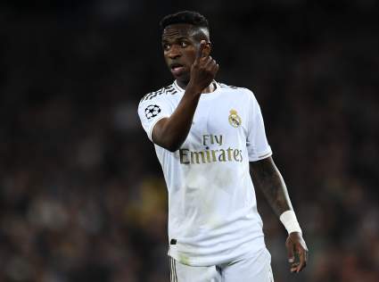 Fiesta, alcohol y modelos: las fotos de las vacaciones de Vinicius que inquietan a Zidane