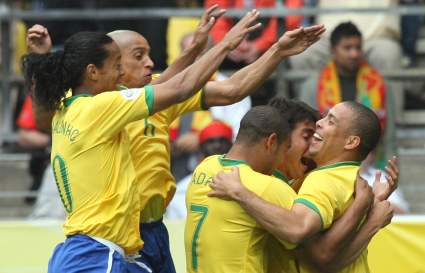 [VIDEO] Ebrio y en una fiesta ilegal: las imágenes que salpican a un recordado goleador de Brasil