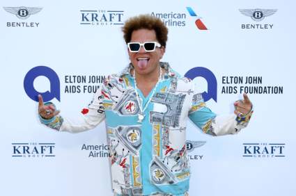 [VÍDEO] Esta mujer le rompe en la cara del artista su obra de arte valorada en miles de dólares