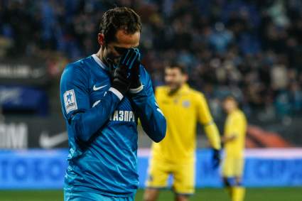 [IMÁGENES FUERTES] Salvaje reacción de un símbolo del fútbol ruso: fue expulsado y atacó al árbitro