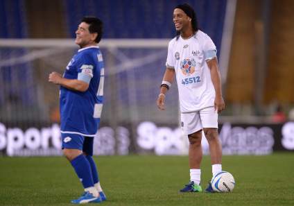 El revelador mensaje que Maradona le envió a Ronaldinho: ¿qué le propuso?