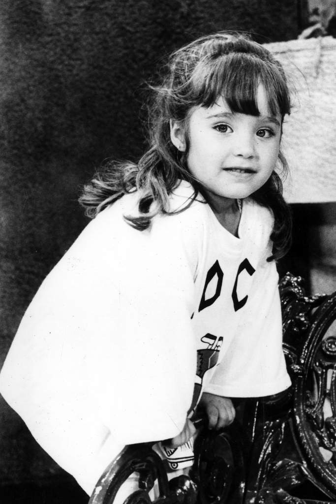 Mira estos famosos cuando eran niños. Mira estos famosos cuando eran niños.