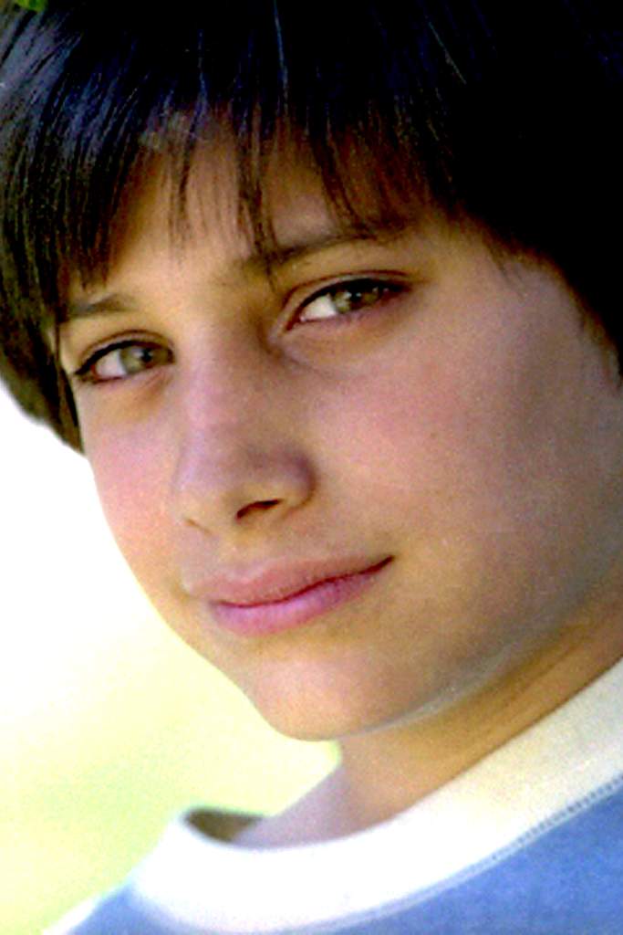 Mira estos famosos cuando eran niños. Mira estos famosos cuando eran niños.