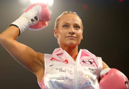 La boxeadora hot que montó un insólito negocio que enloquece a los hombres: ¿qué vende?