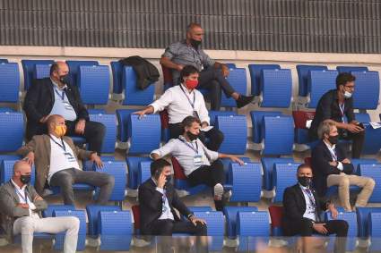 El presidente del Barcelona, Josep Maria Bartomeu, cerca de ser echado por los socios