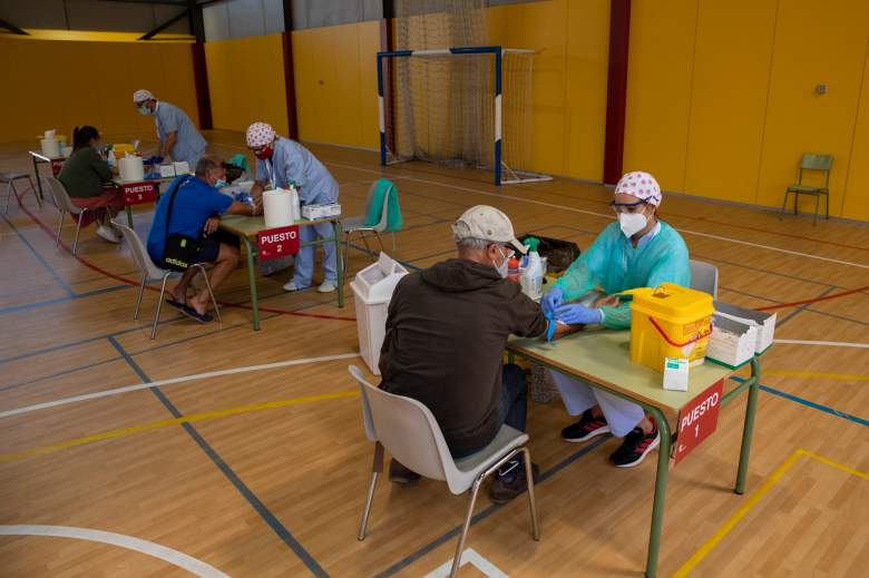 El Dr. Larry Corey, quien lidera un grupo creado por los Institutos Nacionales de Salud para trabajar en vacunas contra el coronavirus, dijo a CNN que no cree que haya una vacuna disponible para el día de las elecciones.