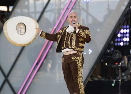 ¿Lupillo Rivera se borra tatuaje del rostro de Belinda?