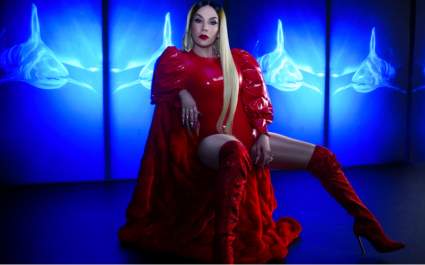 Ivy Queen reaparece con dos jóvenes en traje de baño tras “pelea” con marido
