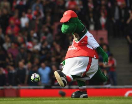 Repudio total contra el Arsenal tras despido de su mascota ¿por qué lo hicieron?